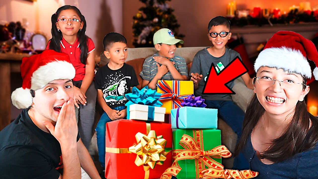 ABRIENDO REGALOS DE NAVIDAD CON MIS SOBRINOS!