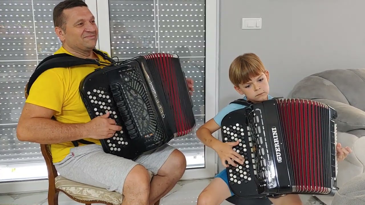 Dragan Todorović Žvakac & Miloš Ivković, Rumenka kolo