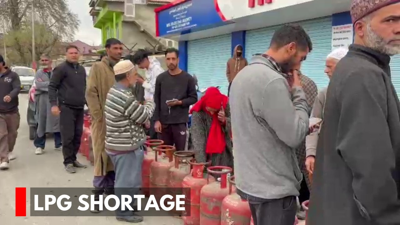 Anantnag: LPG Shortage Hits Dooru, Consumers Complain Of Long Waiting Period