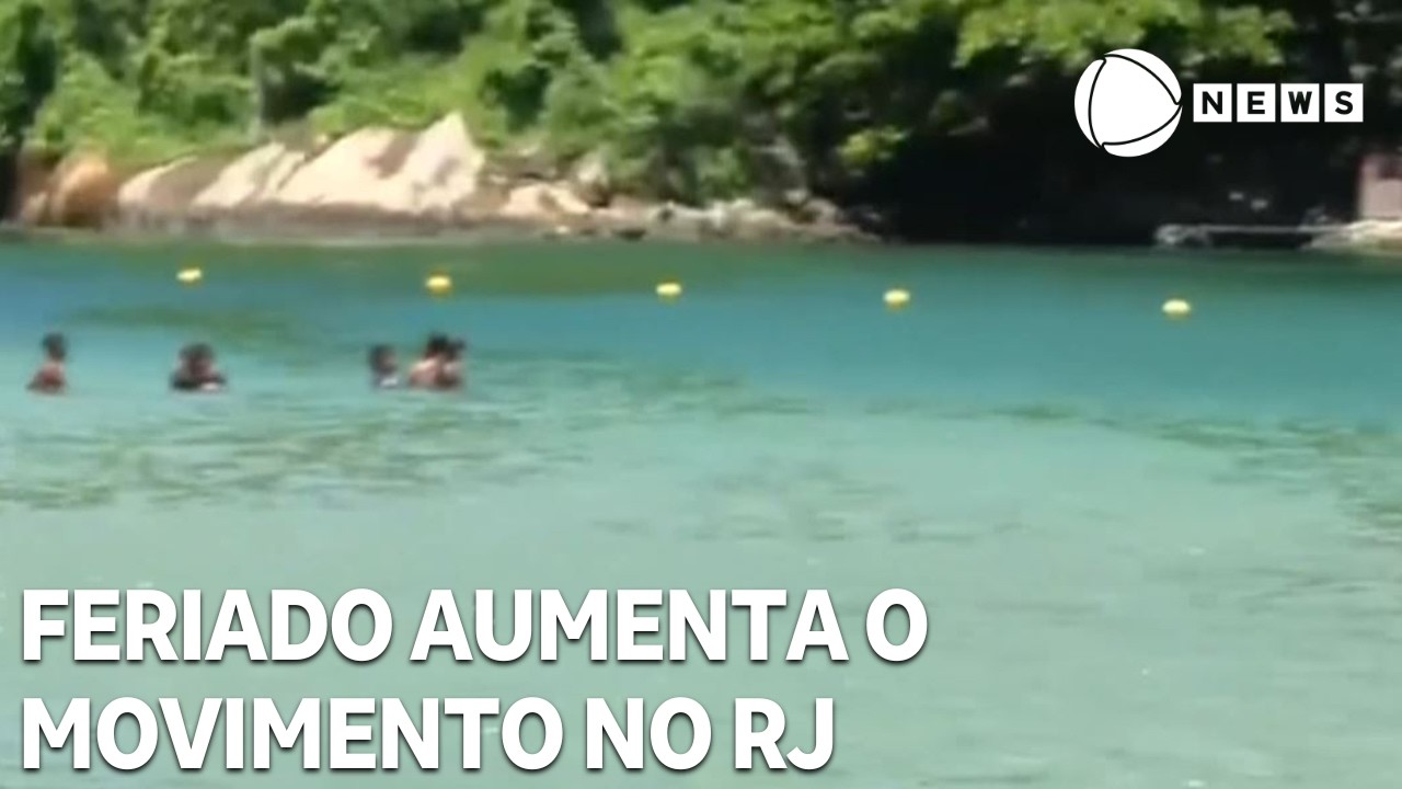 Feriado aumenta o movimento nas praias cariocas