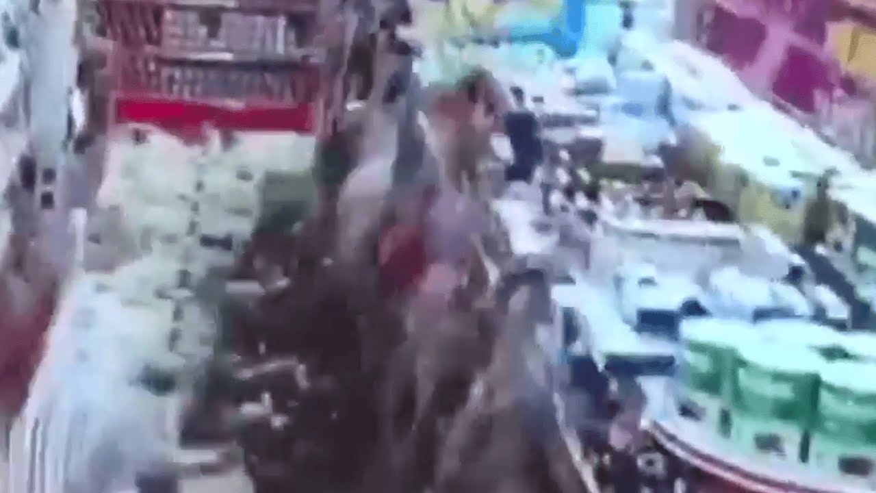 CCTV shows moment earthquake hits Iran-Iraq border