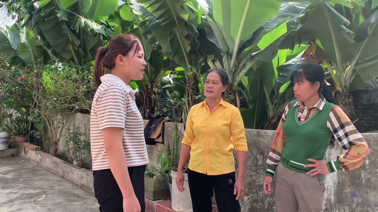 Huế cay cú đuổi luôn mụ Phượng mặt giày không mời mà giám đến 