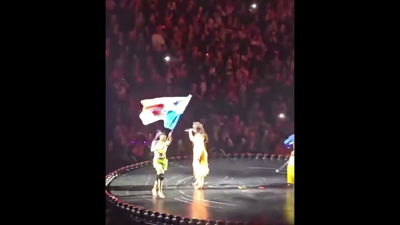 CARDI B Perfoms 