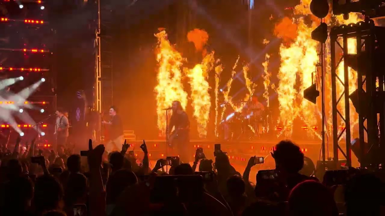 Fall Out Boy - My Songs Know What You Did In The Dark (Light Em Up) [Live @ Houston] 06/27/2023
