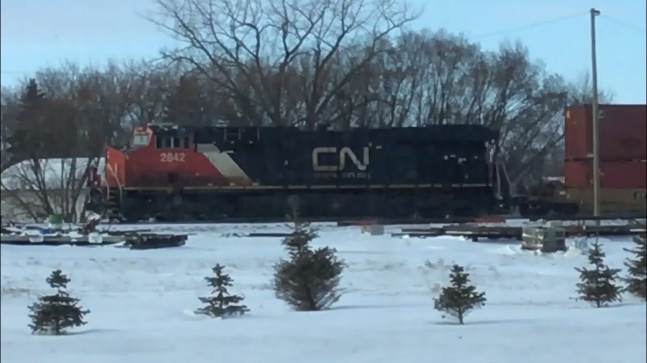 (LAST VIDEO OF 2019) A CN ES44AC Pulls Intermodal South Through Ste Anne&rsquo;s MB. (12/30/2019)