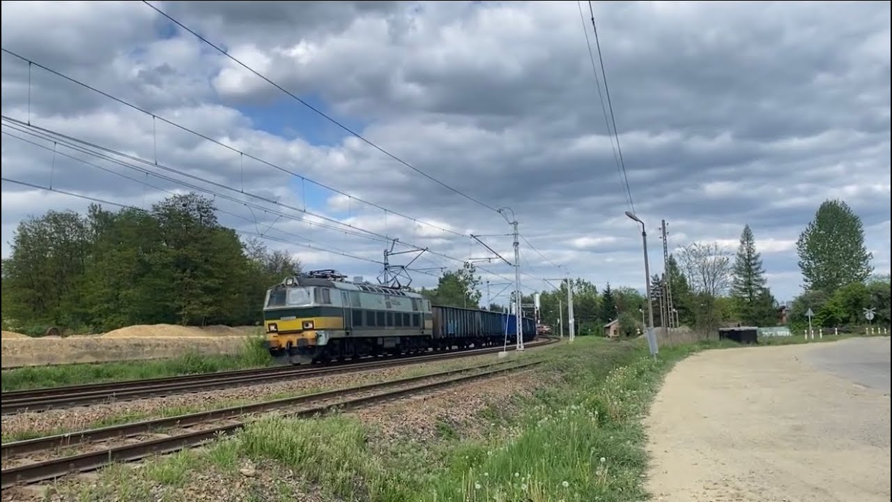 ET22-939 PKP CARGO z Węglarkami Przejeżda przez Szlak w Libiążu 