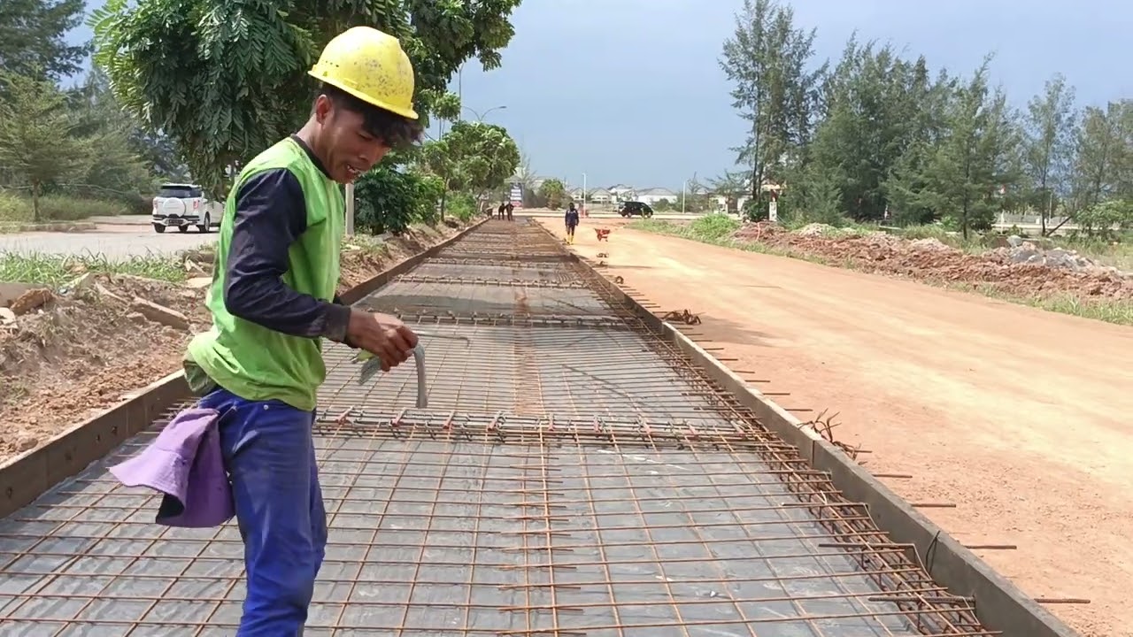 Pembesian Wayer Mess pada Jalan Beton PT. Kuala Batee Ind