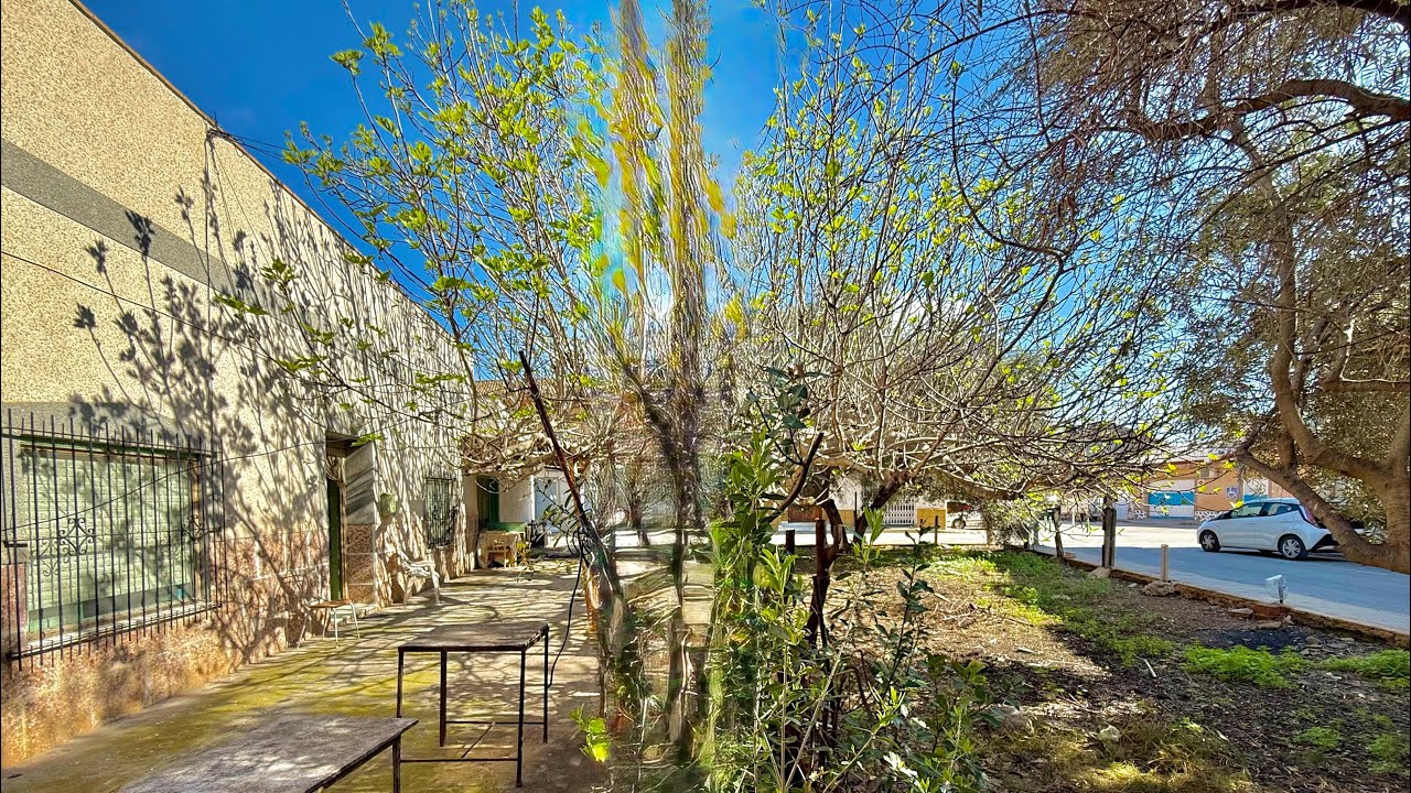 Casa en planta baja de 500m en venta en San Pedro del Pinatar. Se vende esquina para reformar 