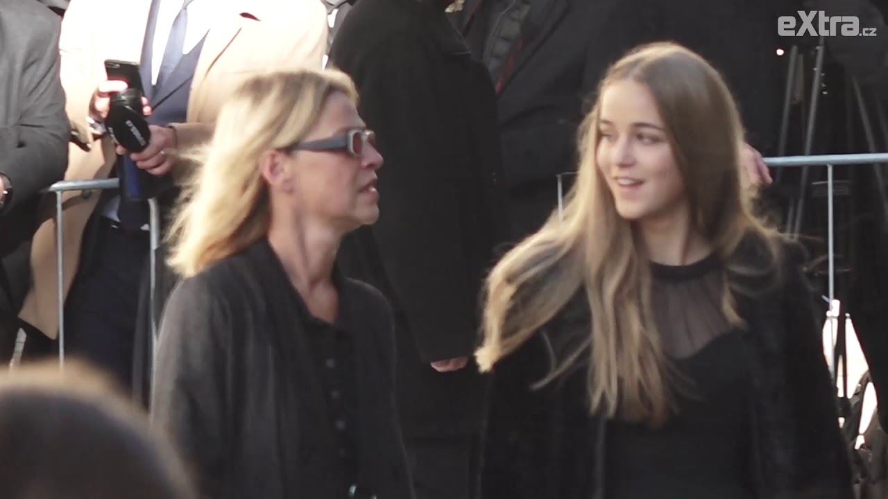 Zádušní mše za Karla Gotta: Slavní se slzami v očích přišli dát Mistrovi poslední sbohem