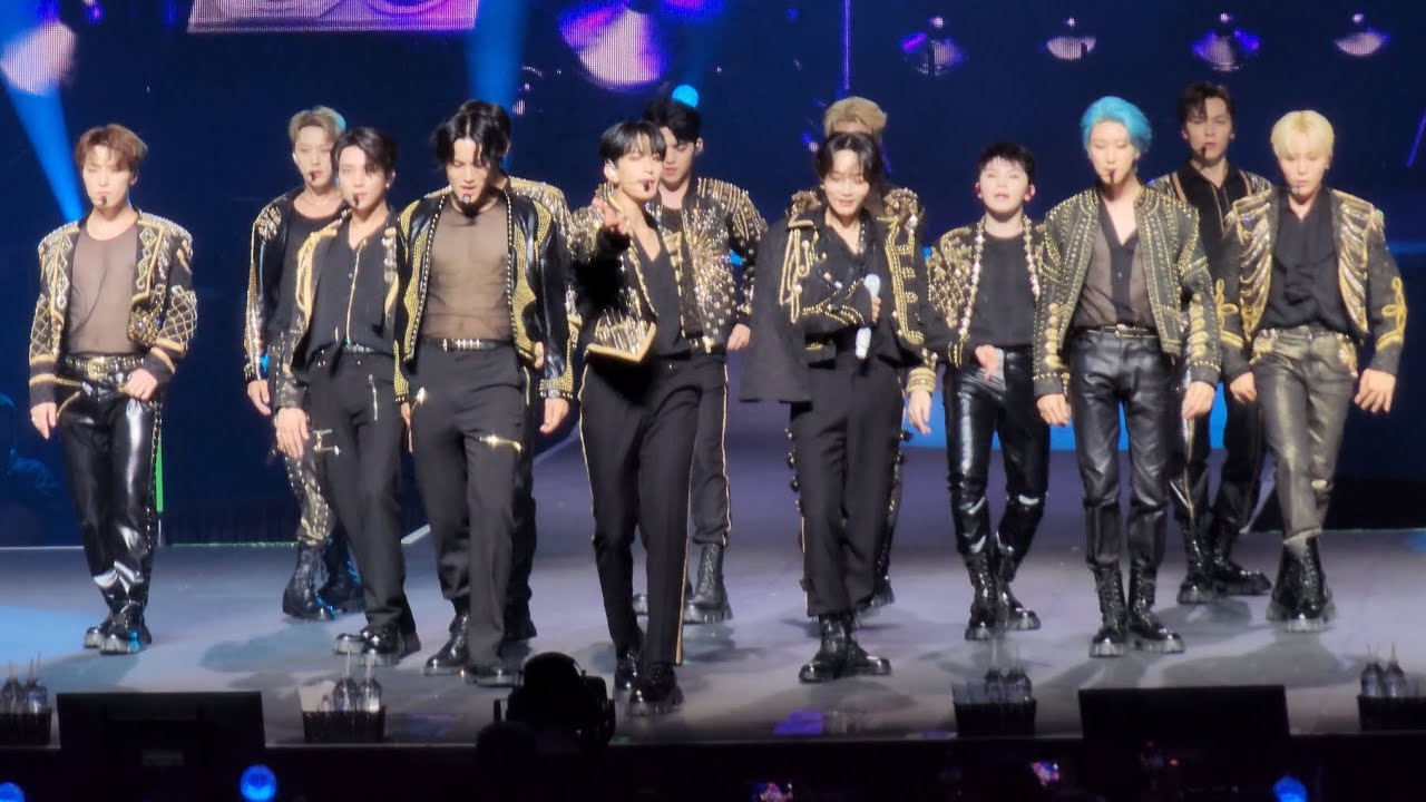 @pledis17: 'Rock With You' at Chicago (8/25)