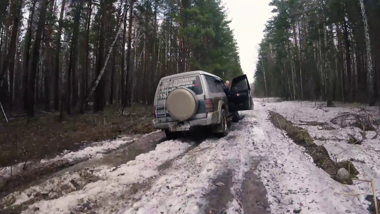 Внедорожный поединок Nissan Navara и Mitsubishi Pajero