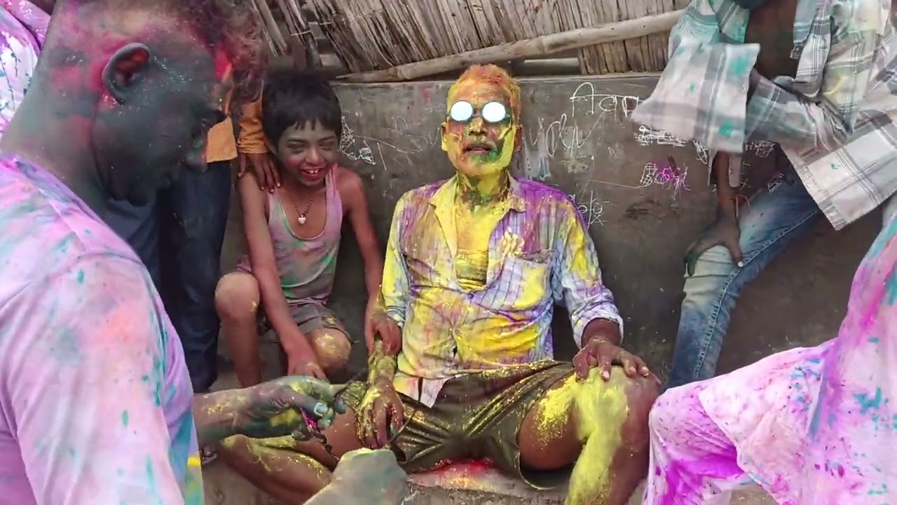 Gaon mein Holi kaise khel te hain