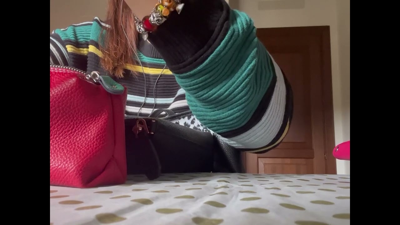 ASMR ITA - Cosa c’è nella mia borsa 👜 No talking
