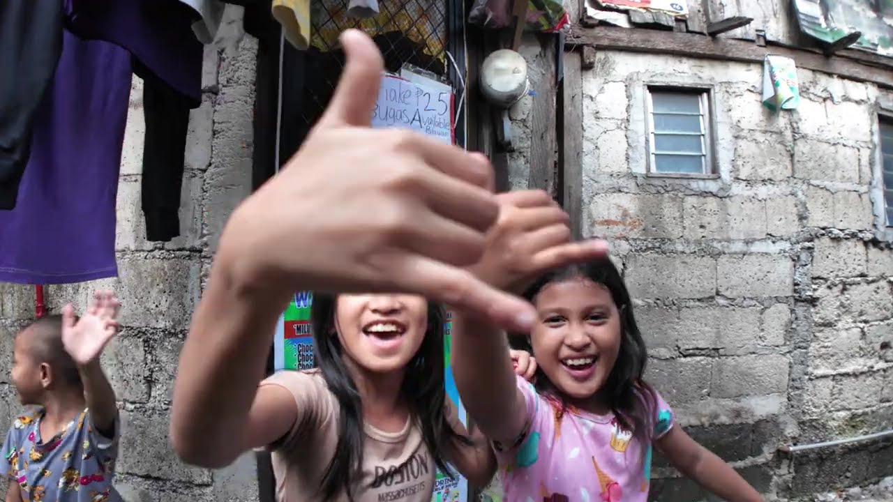 Contrasts of Cebu: SLUMS Near IT Park, Sitio Mabuhay, Barangay Luz [4K/60fps] | Girl Walking Tour