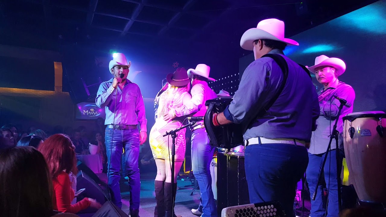 Arnulfo jr  - nos separan las edades y somos ajenos  (mansao vivo bar)
