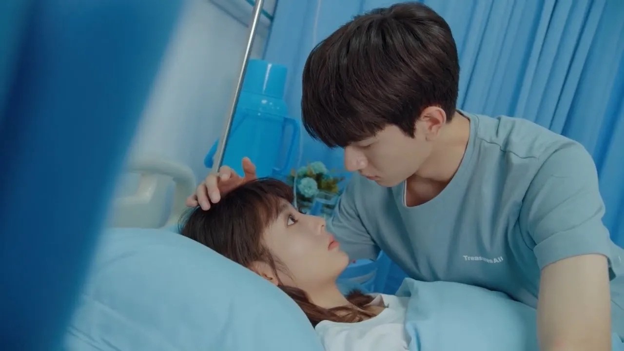 Cinderella accidentally moves in with the CEO, he quietly takes care of her all night.#邢菲 #林一 #linyi