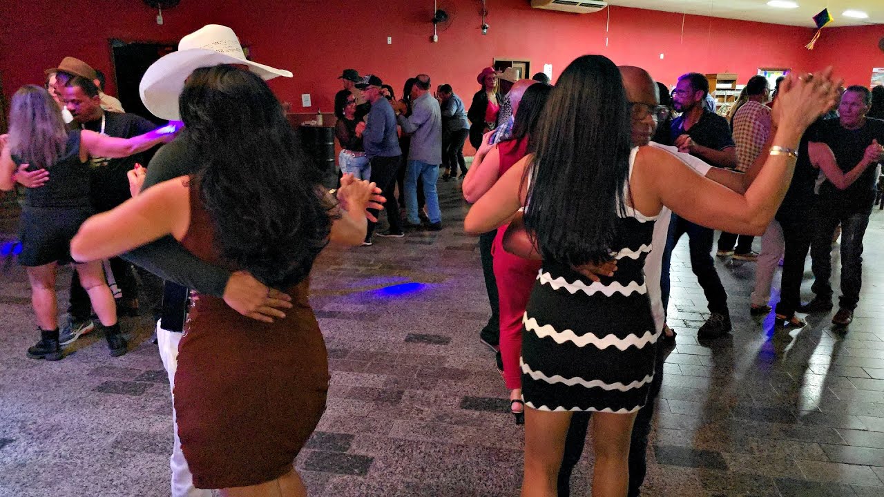 OS CASAIS DANÇAM AGARRADINHOS NESSE BAILE | AS MELHORES DO BAILÃO 