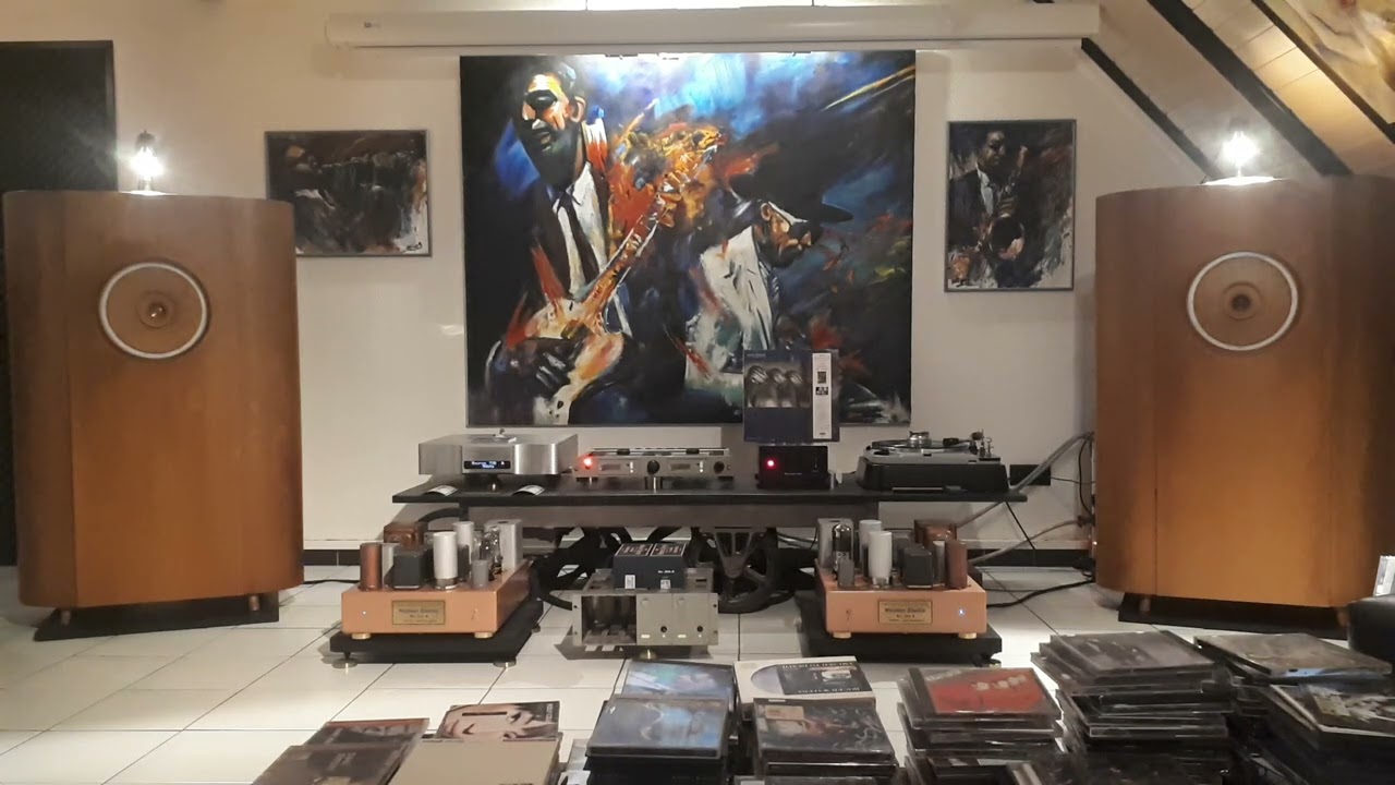 Der Thorens Td 124 MK2 mit altem Ortofon SMG-212- Arm und Ortofon SPU Anniversary A95 Tonabnehmer.