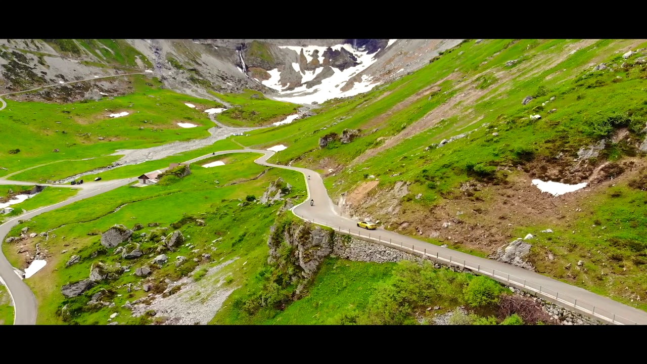 BMW M4 on the Klausen Pass