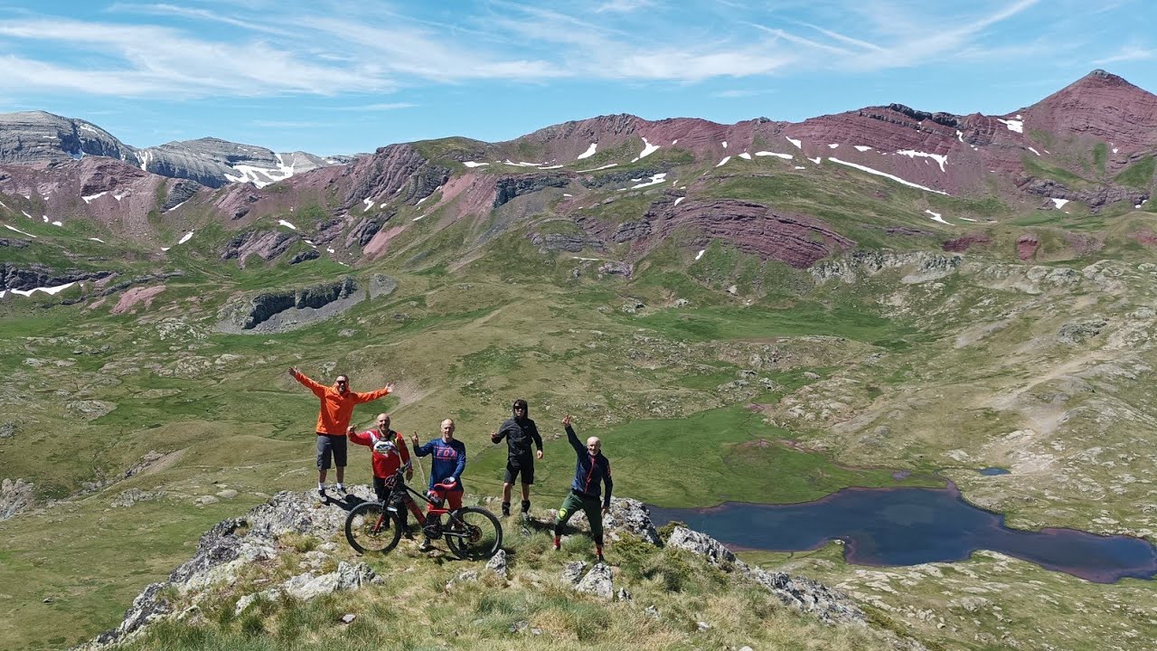 Pirineos 2024 eMtb. Subida al Pico Espelunciecha desde Formigal.