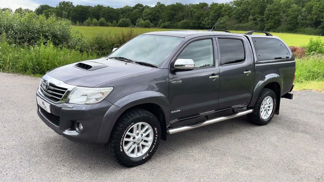 Toyota Hilux Invincible 3.0 D 171 BHP AUTOMATIC 4x4 Double Cab Pick Up Truck YJ65PAG