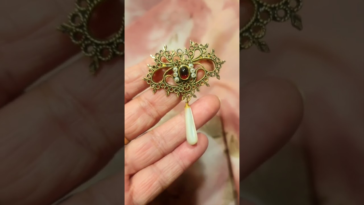 Прекрасное пополнение коллекции - итальянская брошь, серебро в позолоте. #brooch #jewelry #брошь