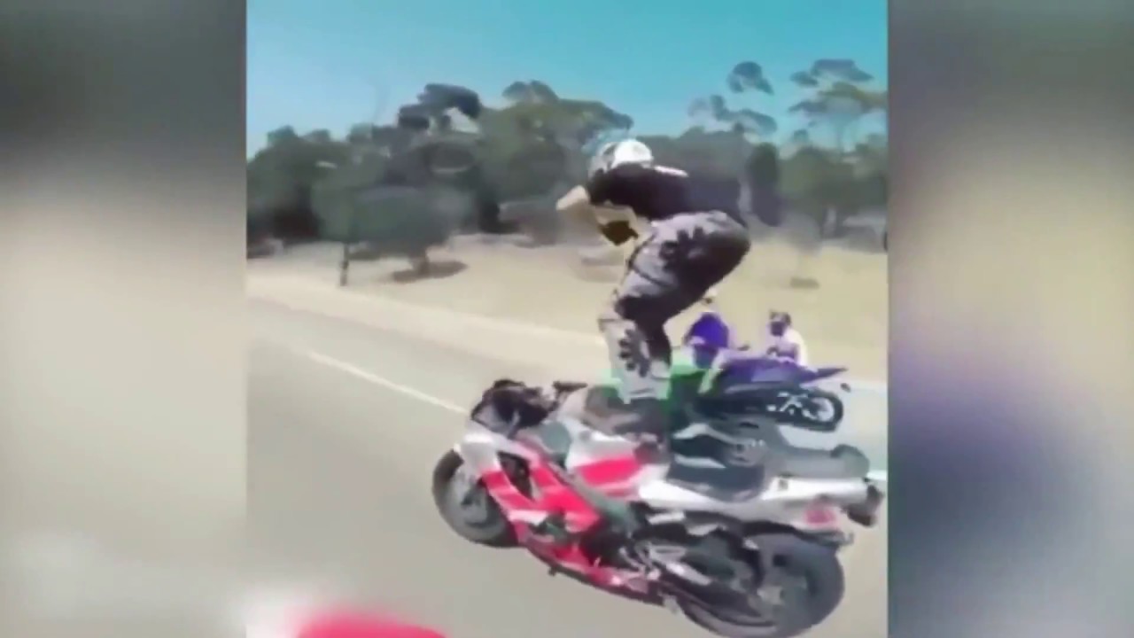 Trafikte Dans Eden &Ccedil;ılgın Motorcular