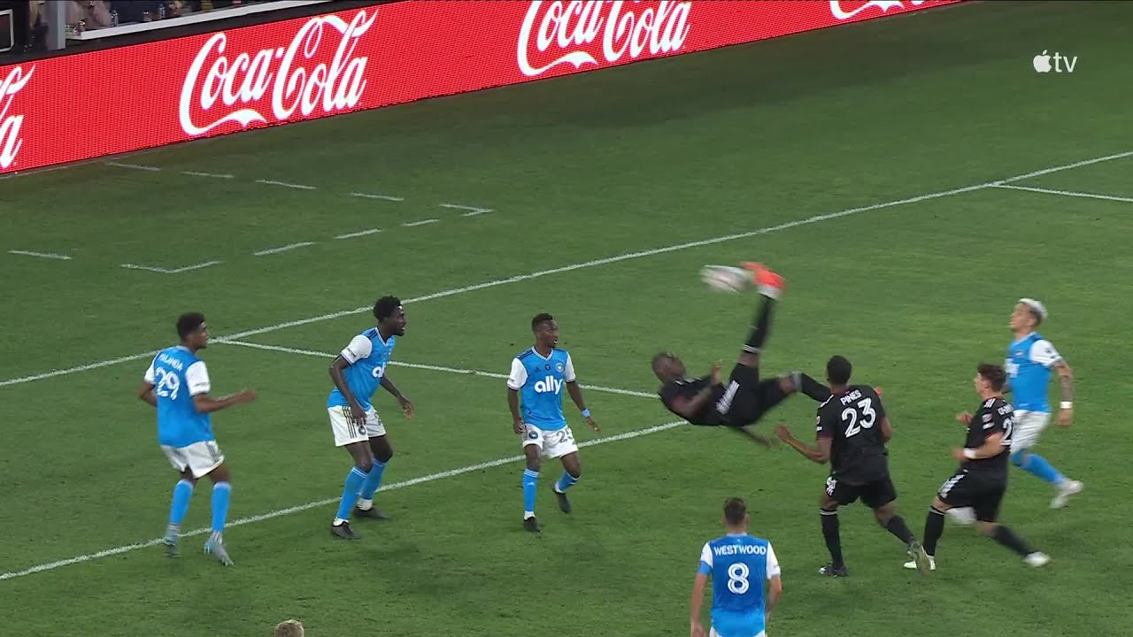 GOLAZO! Christian Benteke Nets Stunning Bicycle Kick