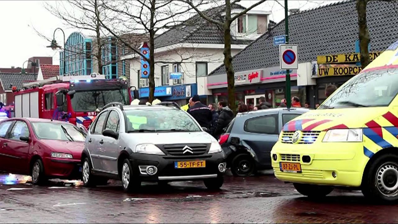 GPTV: Spoor van vernieling door geflipte automobilist in Drachten