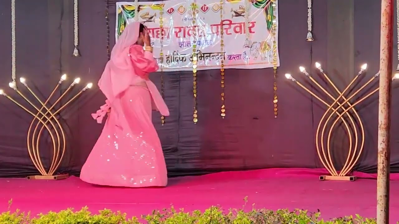 फूलों का तारों का सबका कहना है....हाथों में लिखकर मेहंदी से सजन का नाम sister Dance