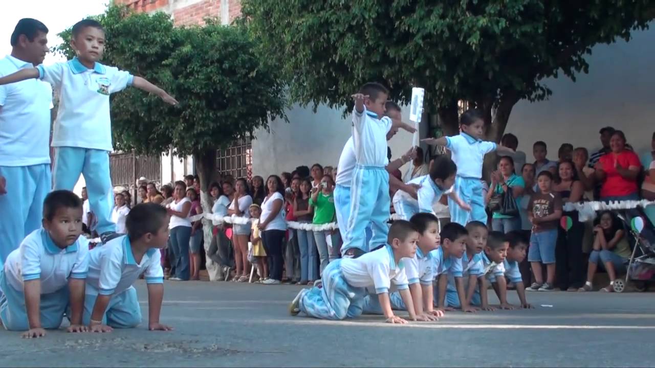 Desfile 20 Noviembre 2010 Jardin de Niños part 1/2