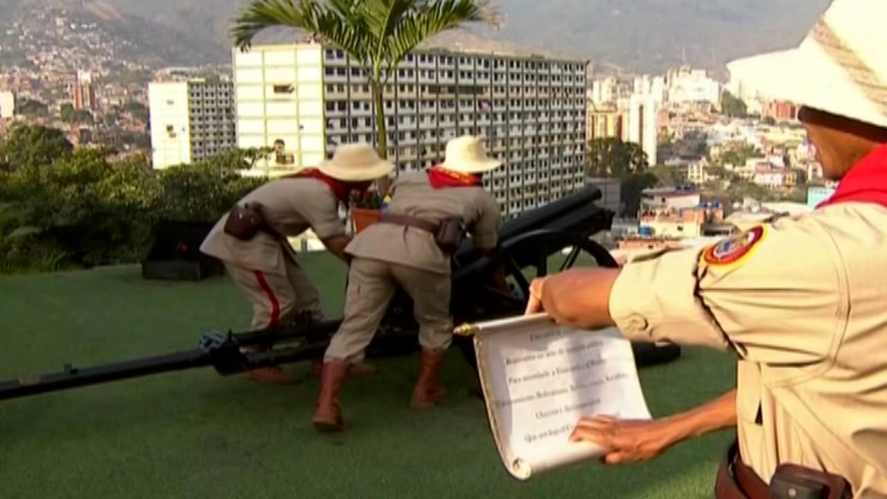 TVes - Lanzamiento de salvas desde el Cuartel de la Monta&ntilde;a 4F