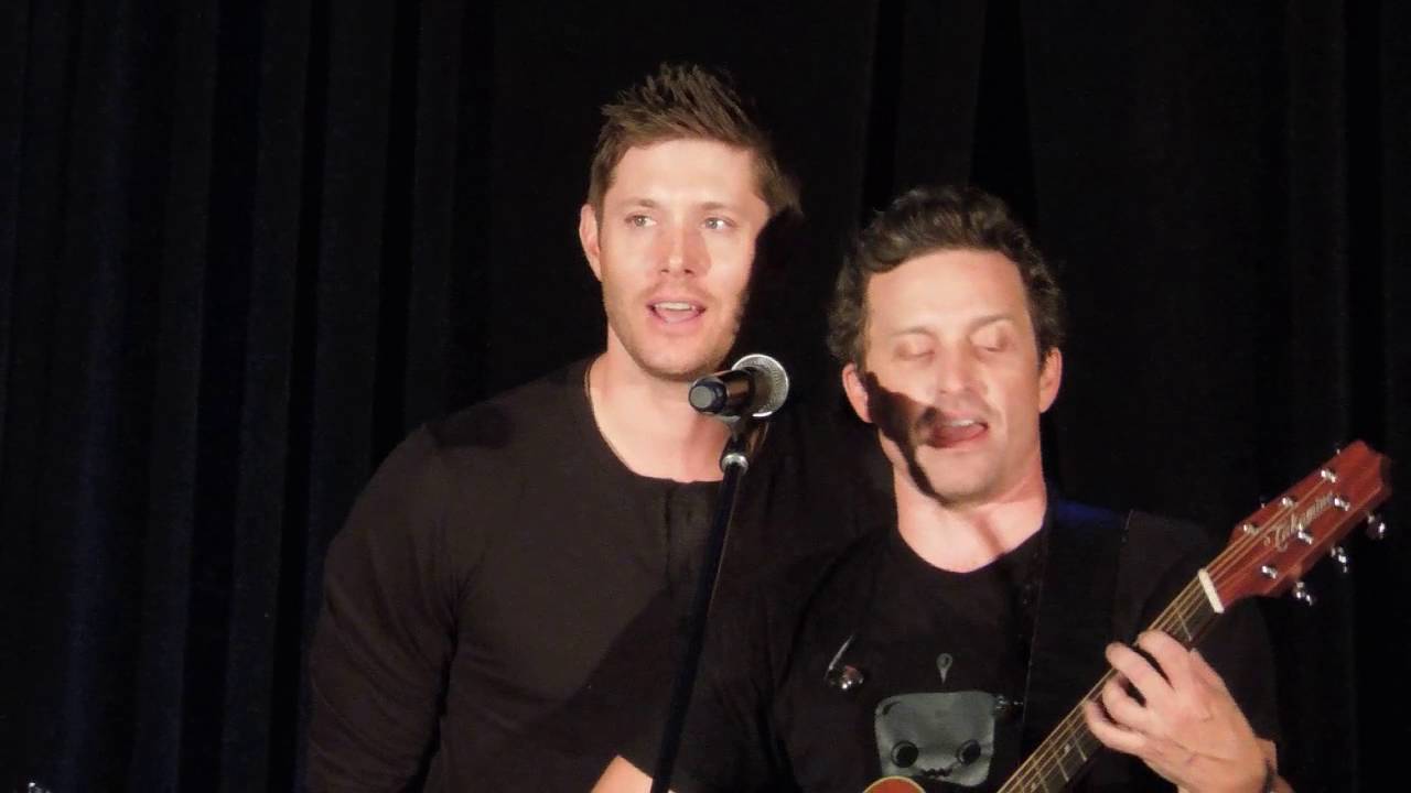 Jensen and Rob singing at VanCon 2016