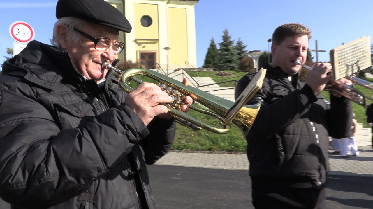 LOVČICE-HODY 2021-neděle (legendární místní dechovka Lesanka po kostele)