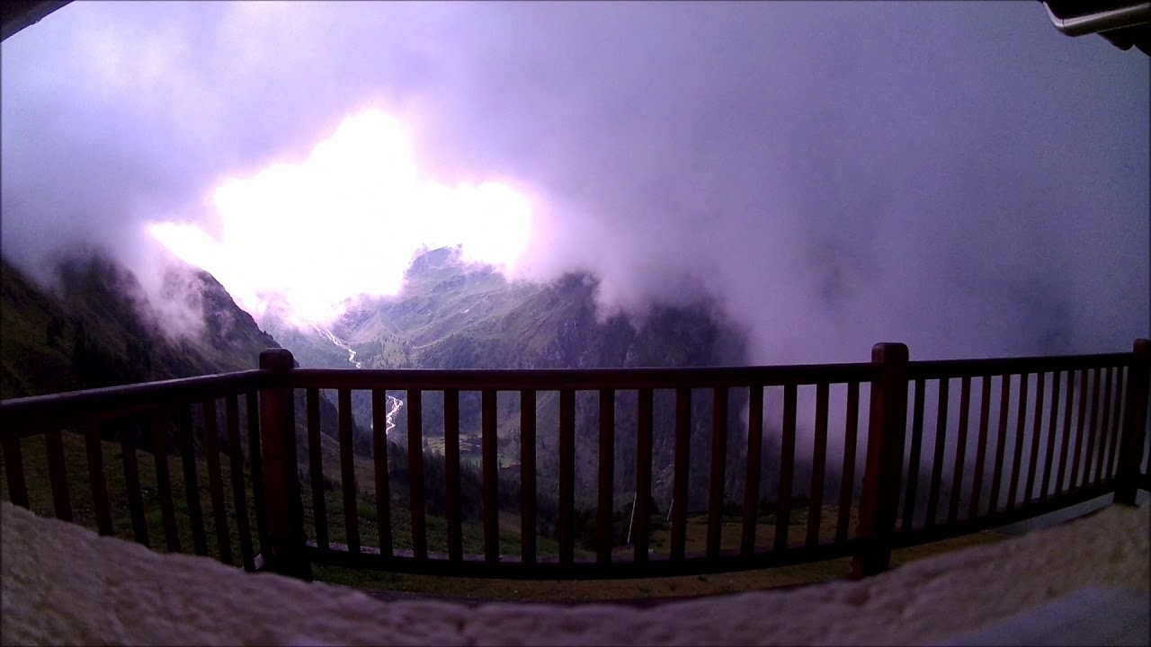 Temporale in montagna, grandinata al Rifugio Sitten