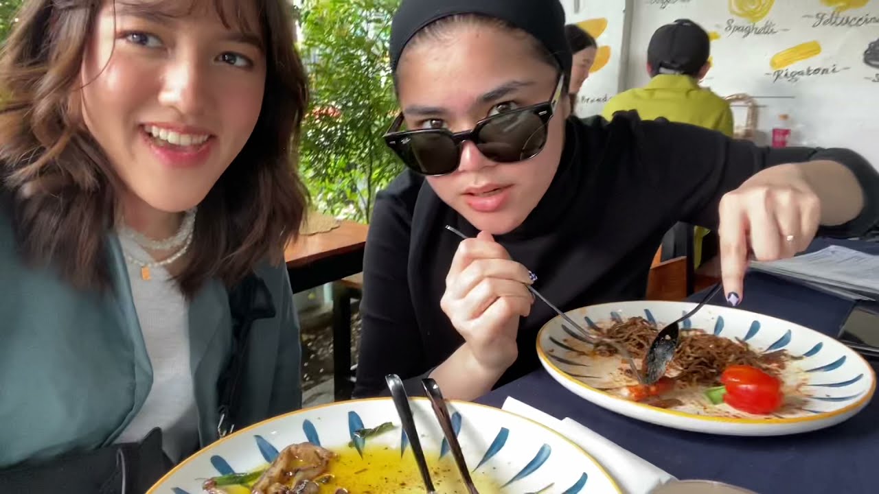 Makan Pasta & Menikmati Lagu Khas Eropa