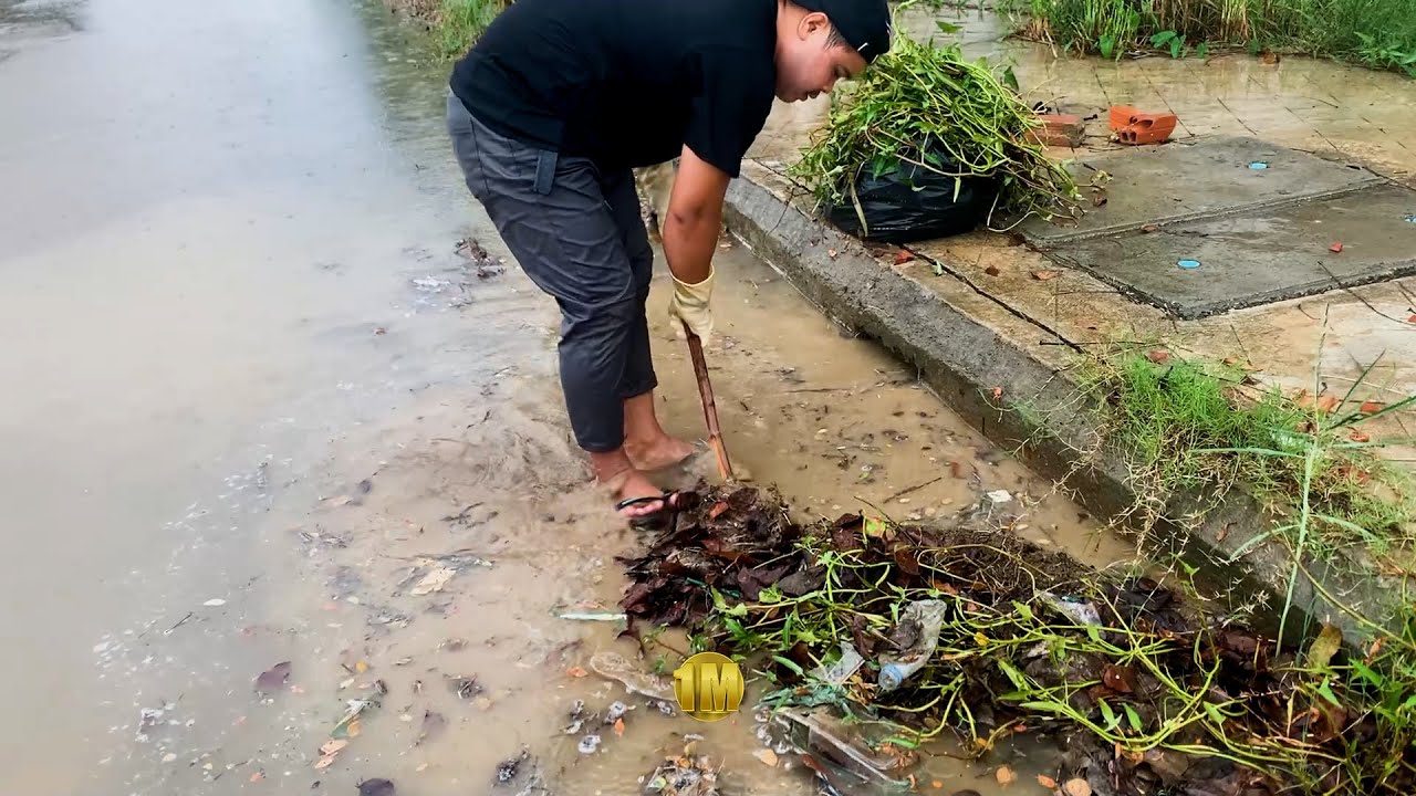 Flash Flood Drain Unclogging Clearing the Path to Safety