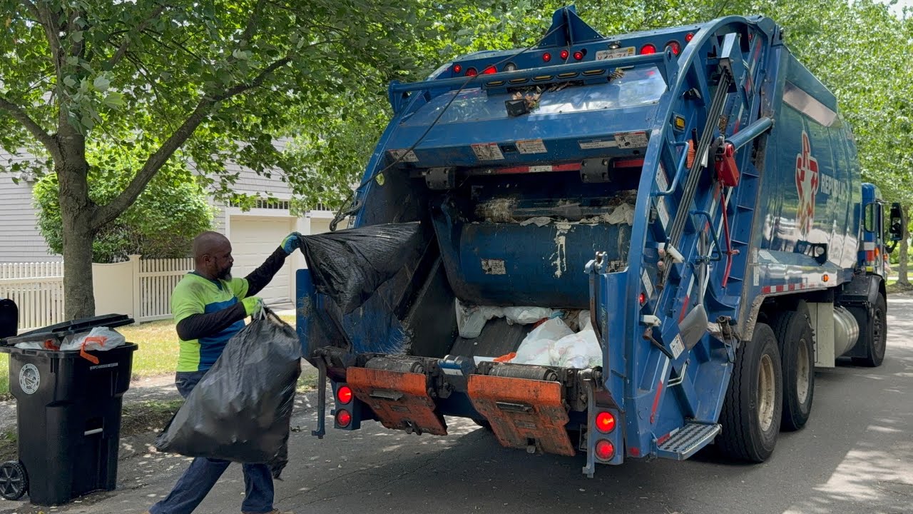 Fast Garbage Truck VS Heavy Saturday Trash 
