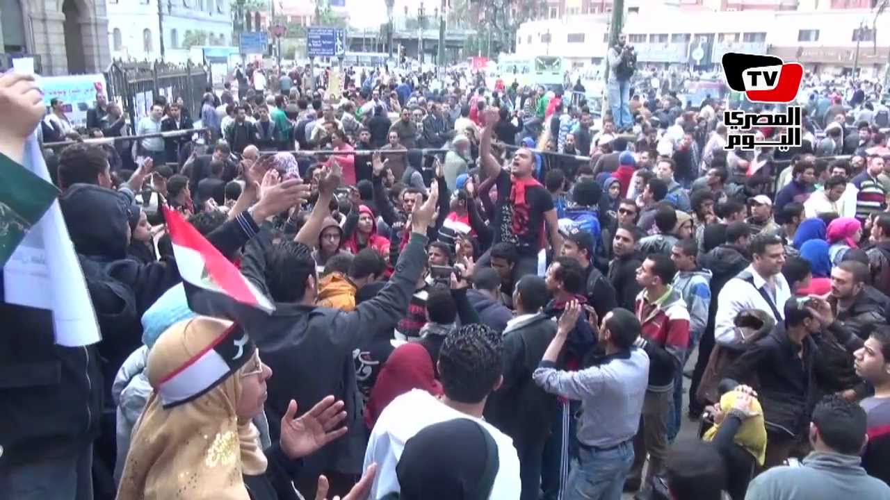 باعة يشتبكون مع متظاهرين أمام «النائب العام»