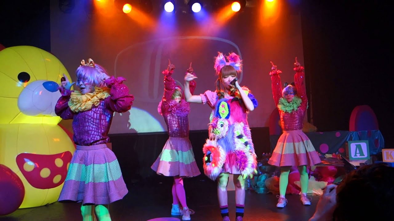 [Front Row] Opening and Invader Invader - Kyary Pamyu Pamyu World Tour 2014 (Seattle)
