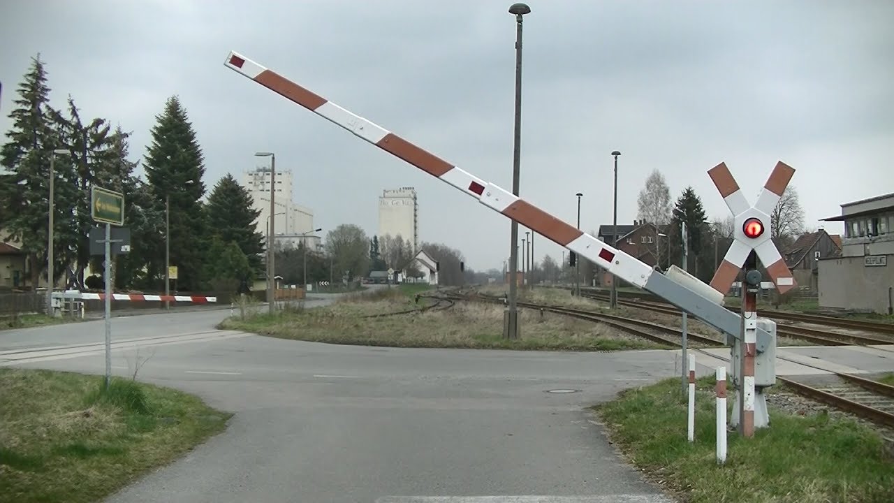 Spoorwegovergang Niederpöllnitz (D) // Railroad crossing // Bahnübergang