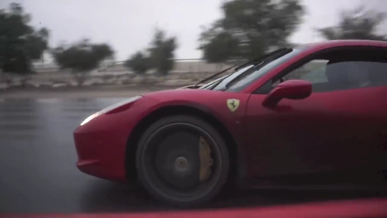 Ferrari 458 Italia vs Lamborghini LP700-4 Aventador