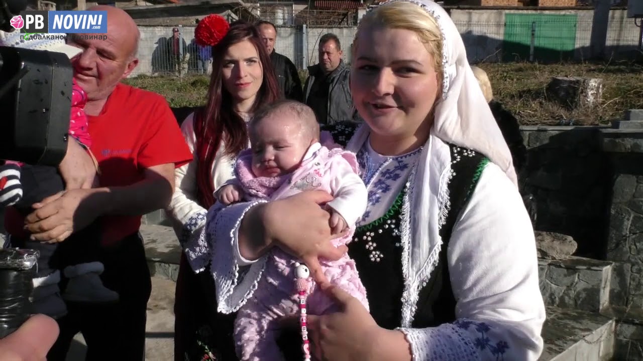 В Сушица изкъпаха с ледена вода Мария и Ивановците, на здраве и берекет да е