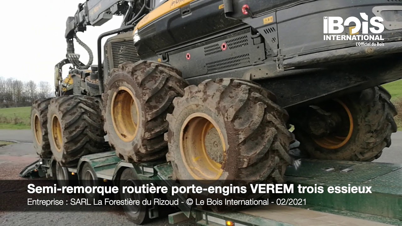 Une semi-remorque routière extensible Verem en trois essieux dont un essieu suiveur