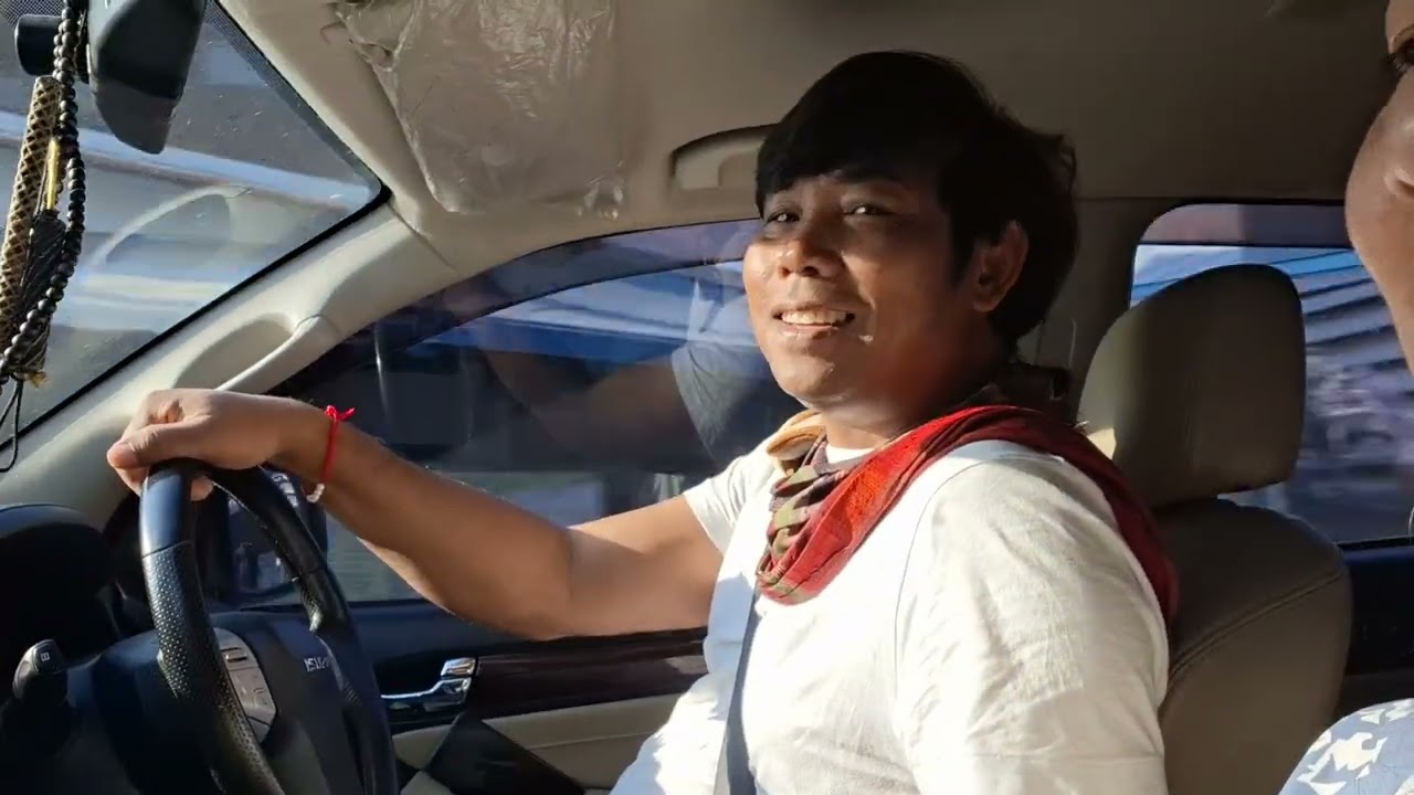 ส่งพี่ไอซ์พี่ปราถนาขึ้นรถที่ บ.ข.ส. เดินทางกลับบ้าน