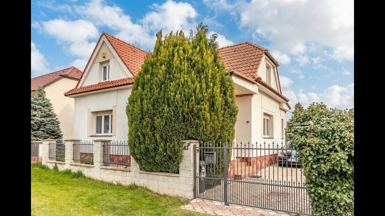 Výjimečný rodinný dům o dispozici 4+1, s pozemkem 698 m2, Chleby.