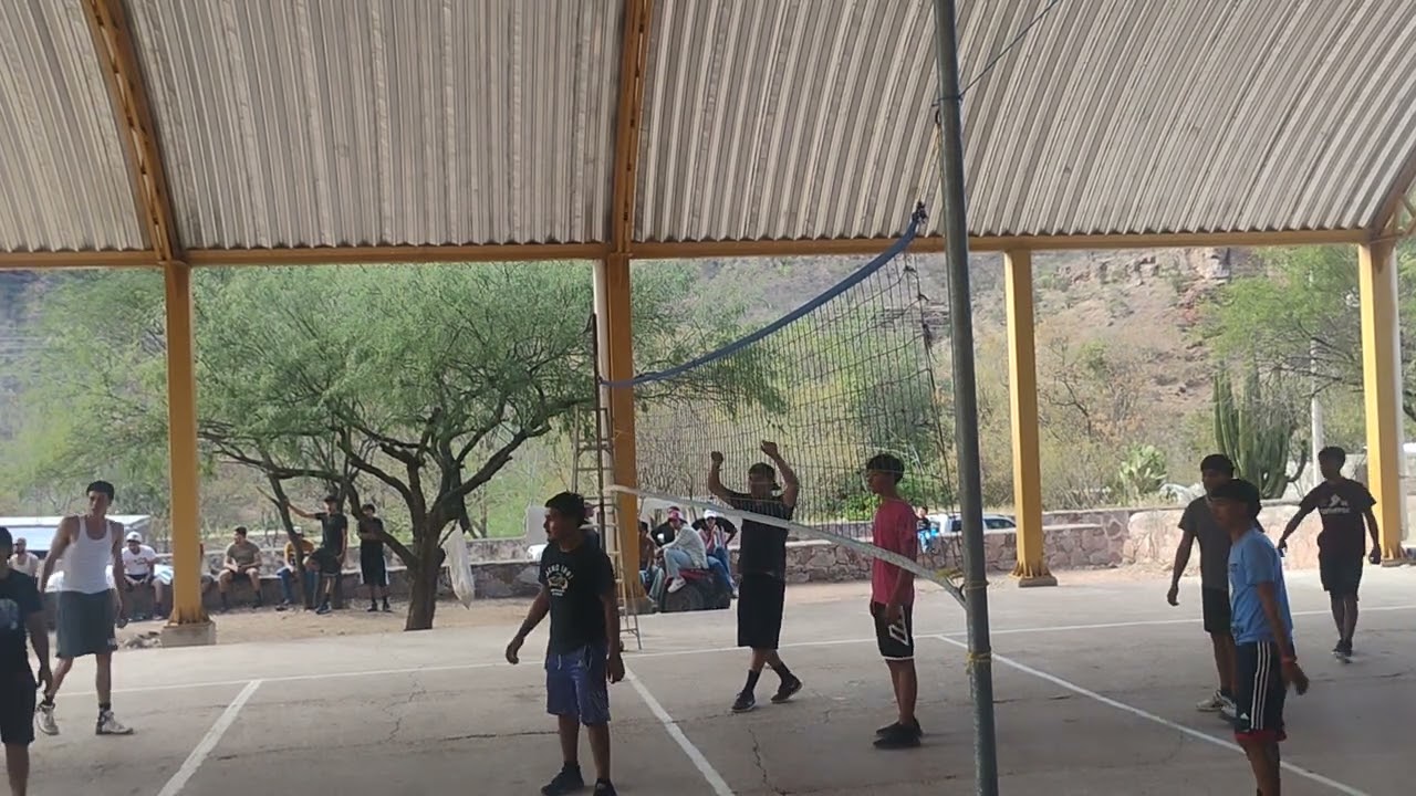 DISFRUTANDO DE LOS JUEGOS DE LAS FERIAS PATRONALES EN EL PASO DE HUAZAMOTA 