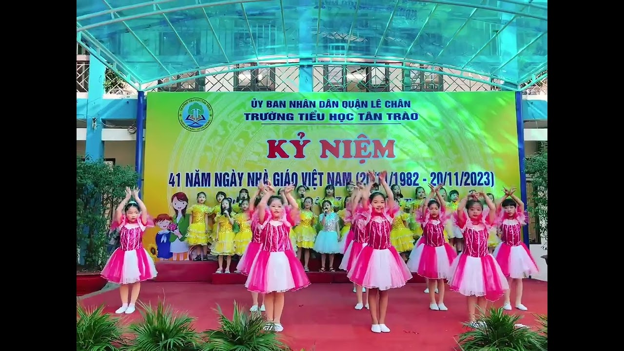 Múa hát : Bài học đầu tiên - Học sinh khối 3