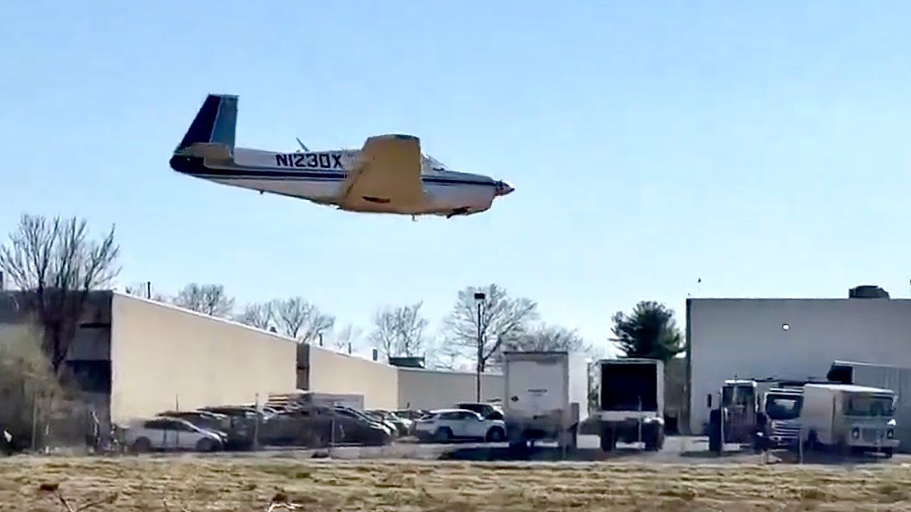Pilot Forgets Landing Gear