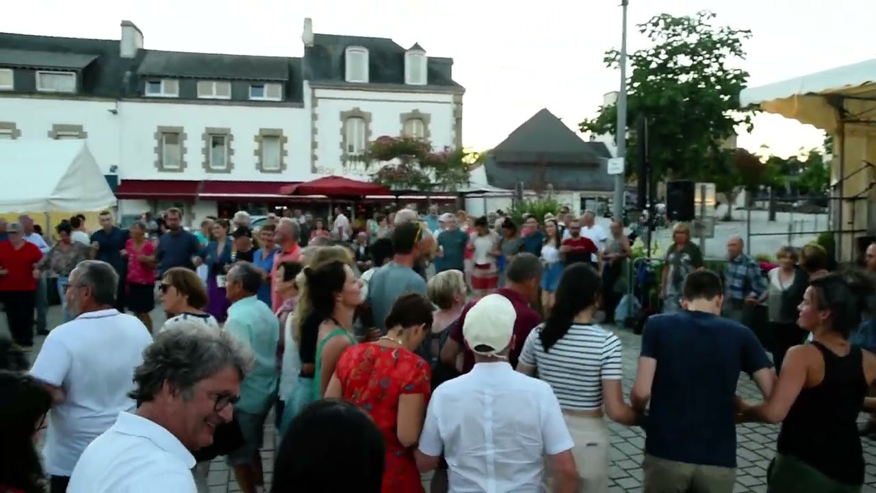 Fest noz Arradon avec le groupe Kilha&ntilde; , Ton simple PLINN